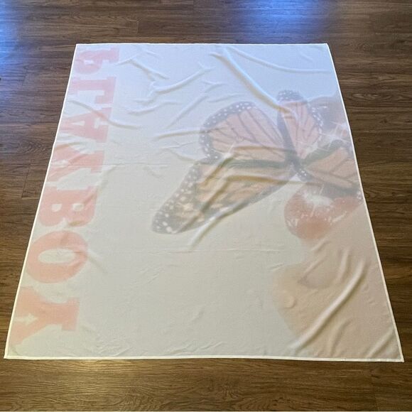 Playboy Spring 2019 Magazine Cover Photo Wall Hanging Butterfly - Picture 5 of 5